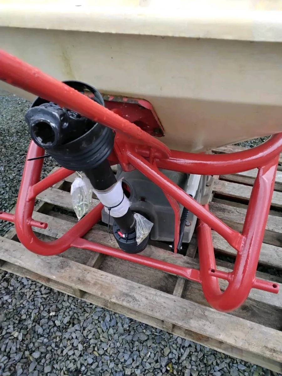 Vicon fertiliser sower - Image 1