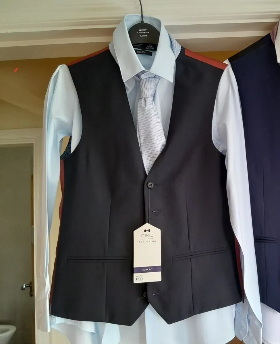 Mens 3 piece suit - Image 1