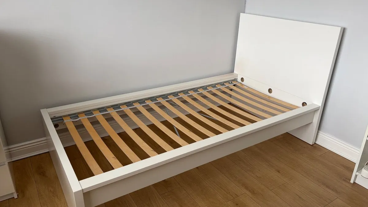 White Single Bed - Excellent Condition - Image 1