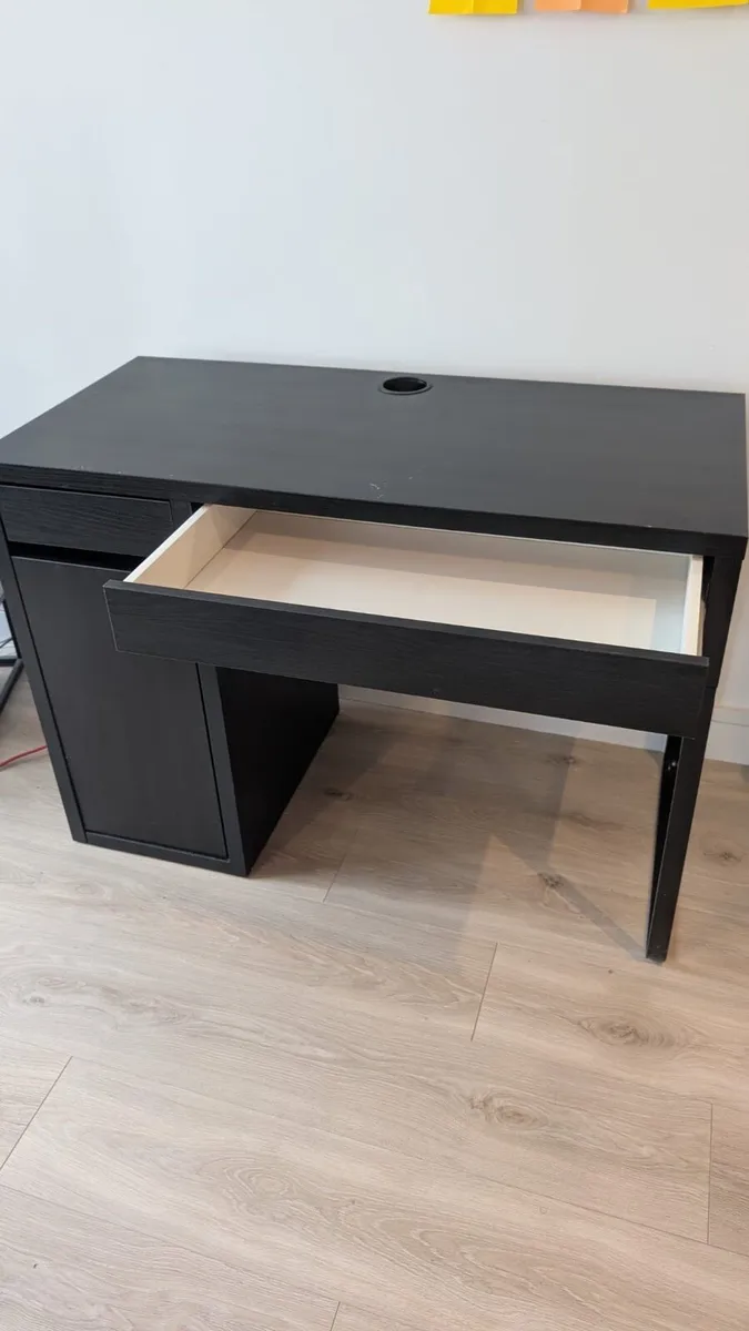 Wooden desk - Image 2