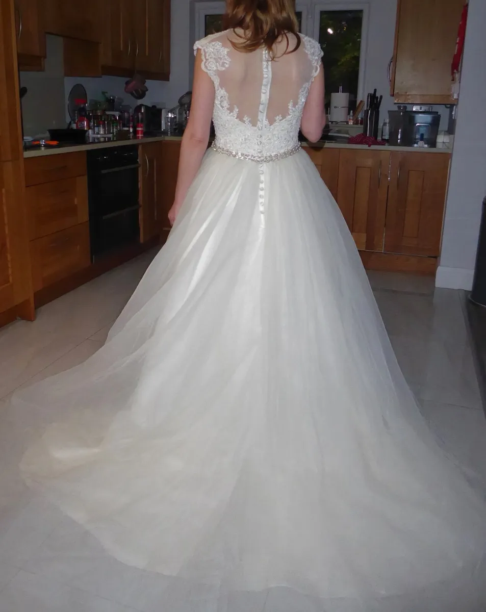 Wedding dress - Image 2