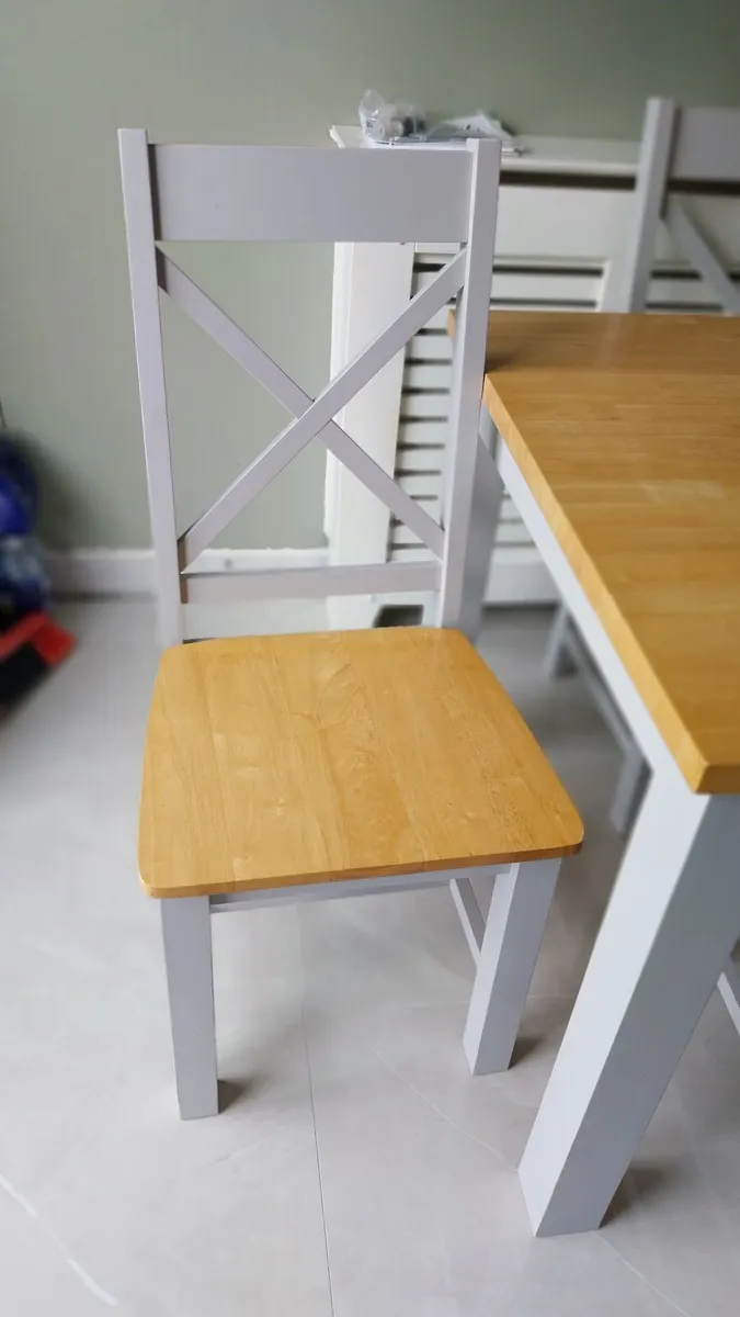 Kitchen table and chairs - Image 3