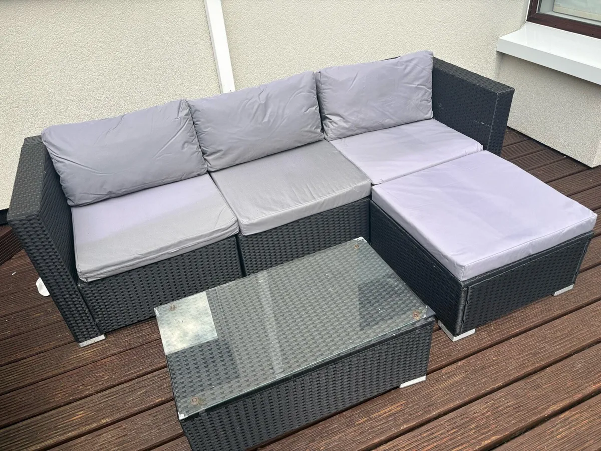 Garden furniture - Image 1