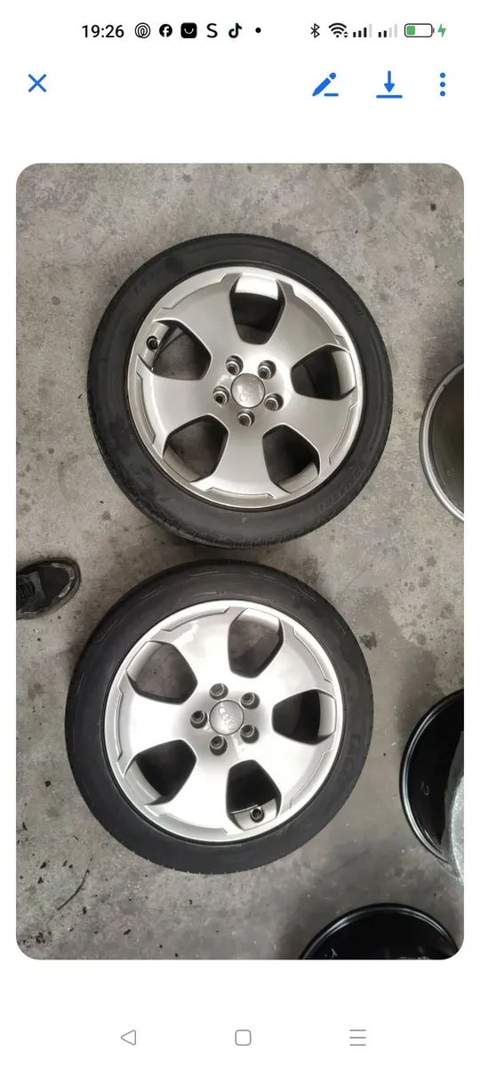 VAG 17' and 16' ALLOYS AND VERY GOOD TYRES - Image 3