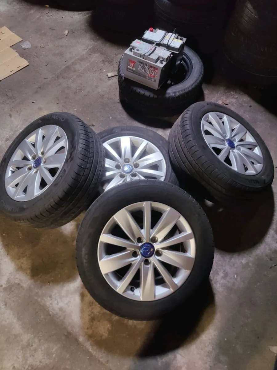 VAG 17' and 16' ALLOYS AND VERY GOOD TYRES - Image 4