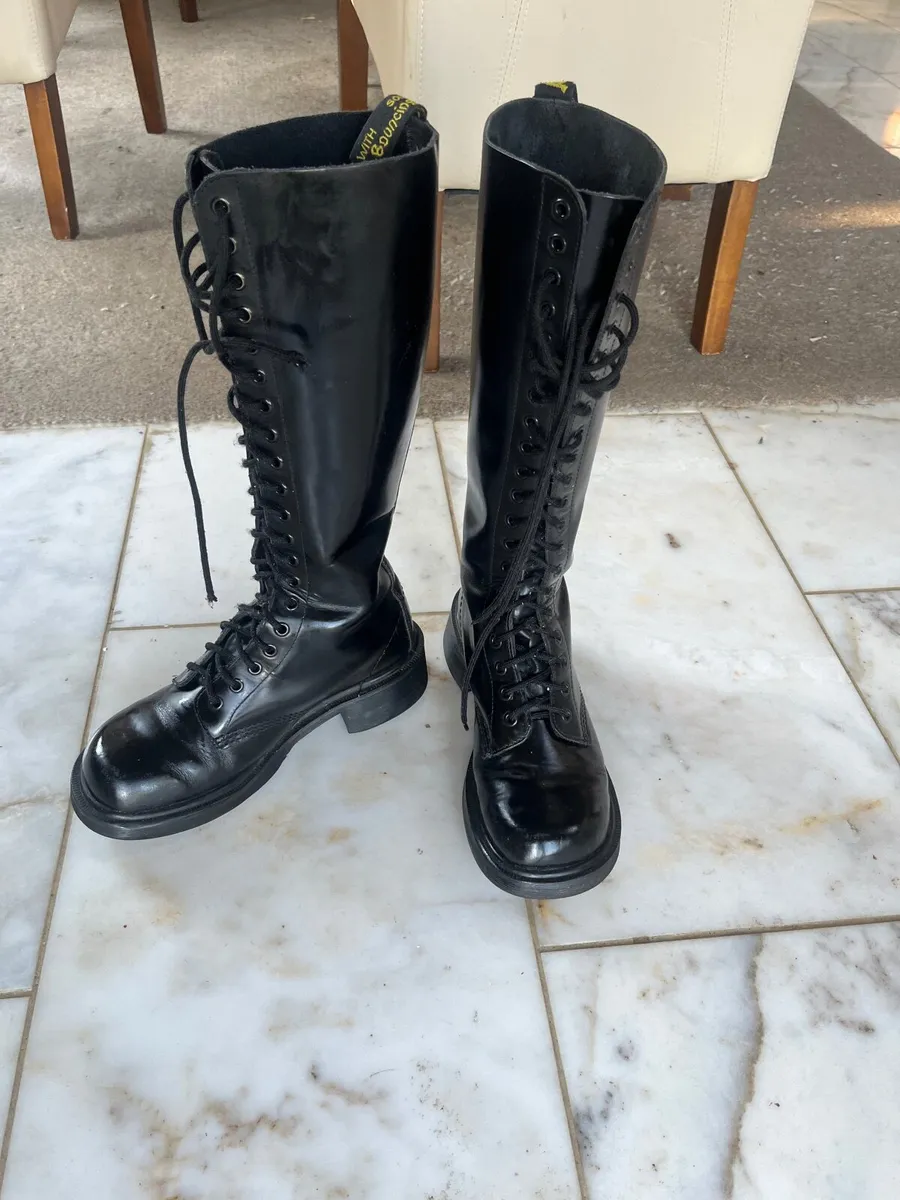 Dr Martens Boots size 39 - Image 4
