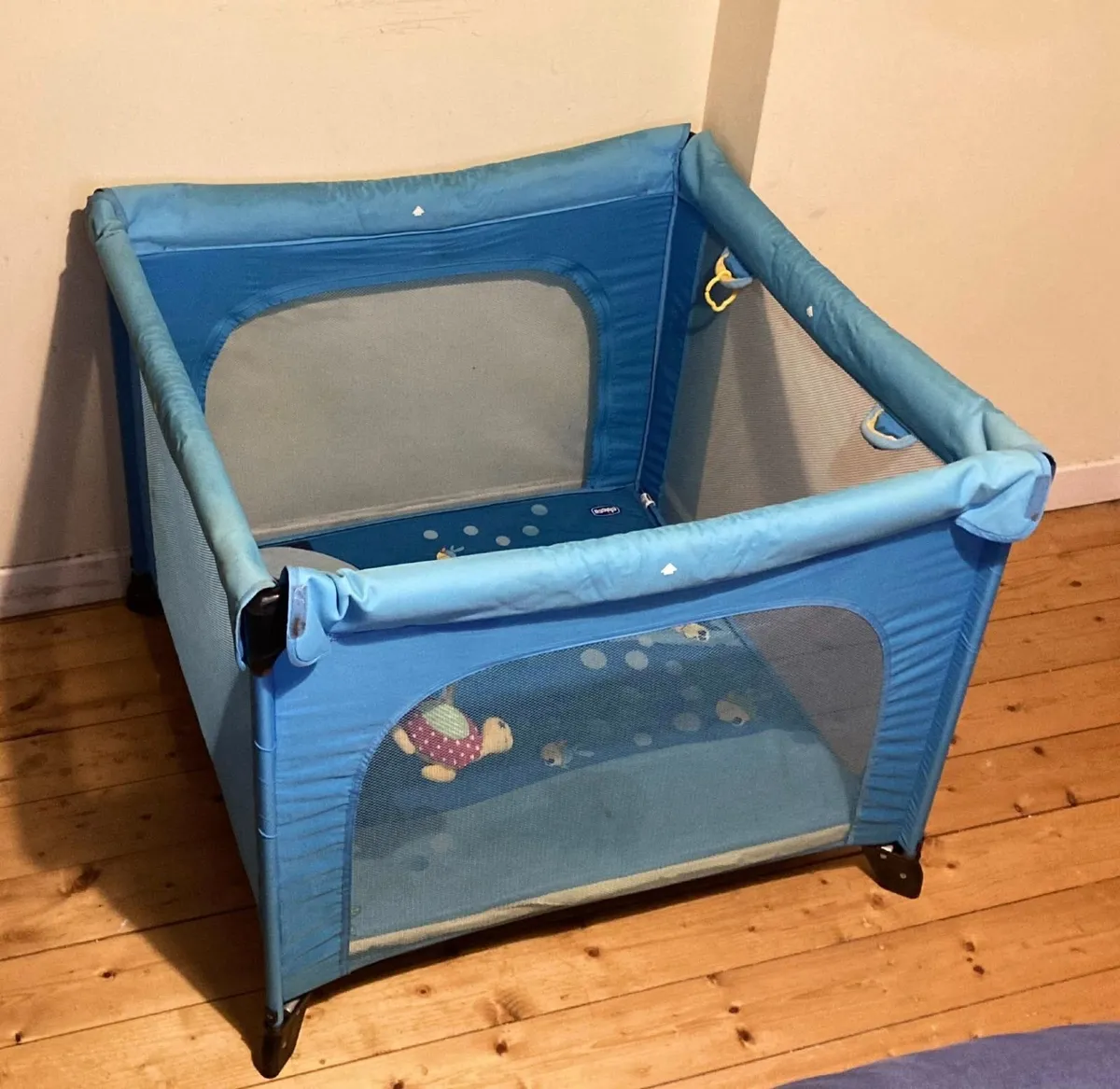 Chicco Travel Cot + Mattress & Carry Bag - Image 2