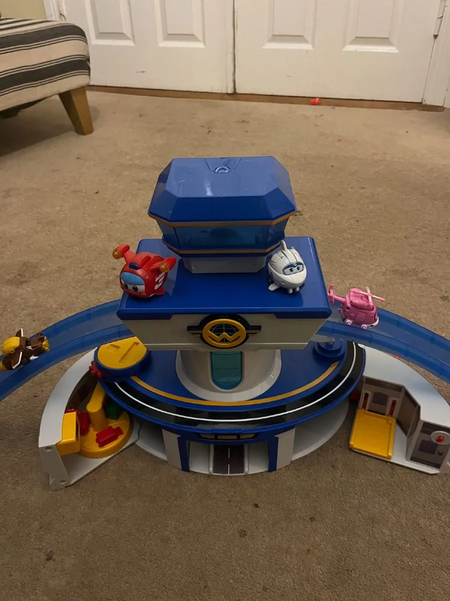 Super Wings Mission Teams World Airport Playset - Image 1