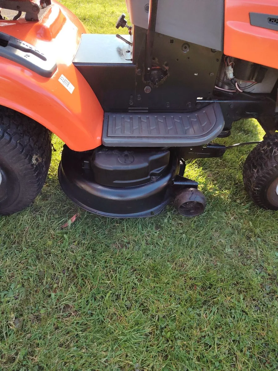 Husqvarna ride on lawnmower - Image 3