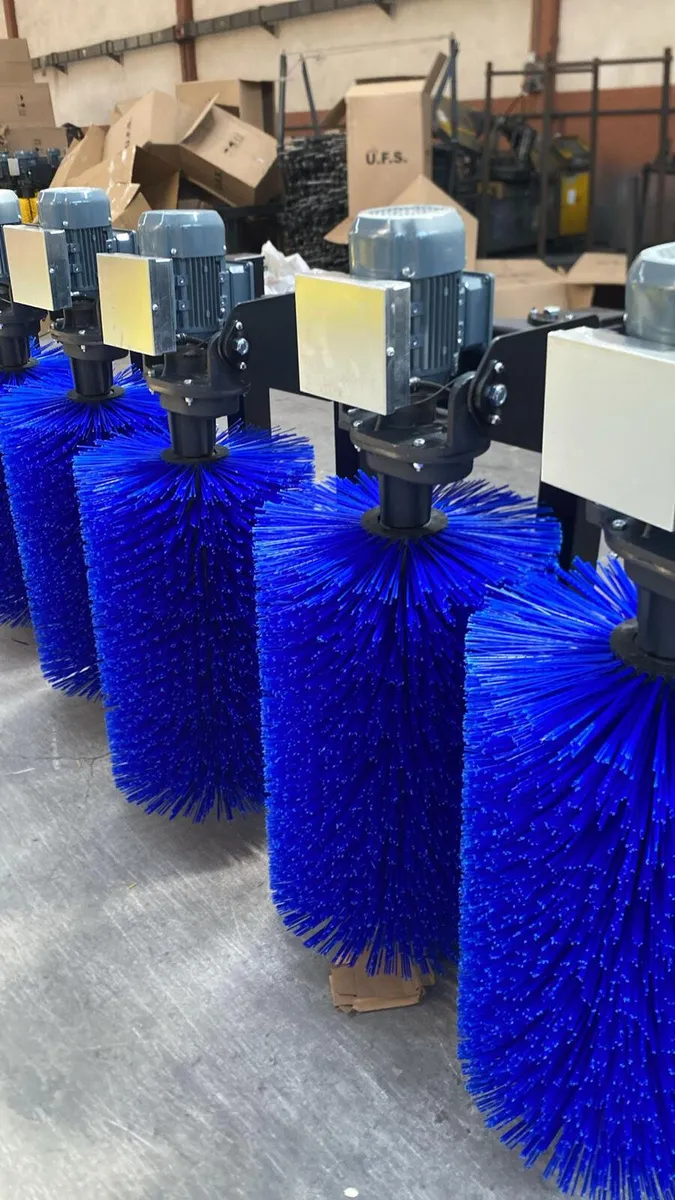 Auto. Electric Cow Brushes - Image 2
