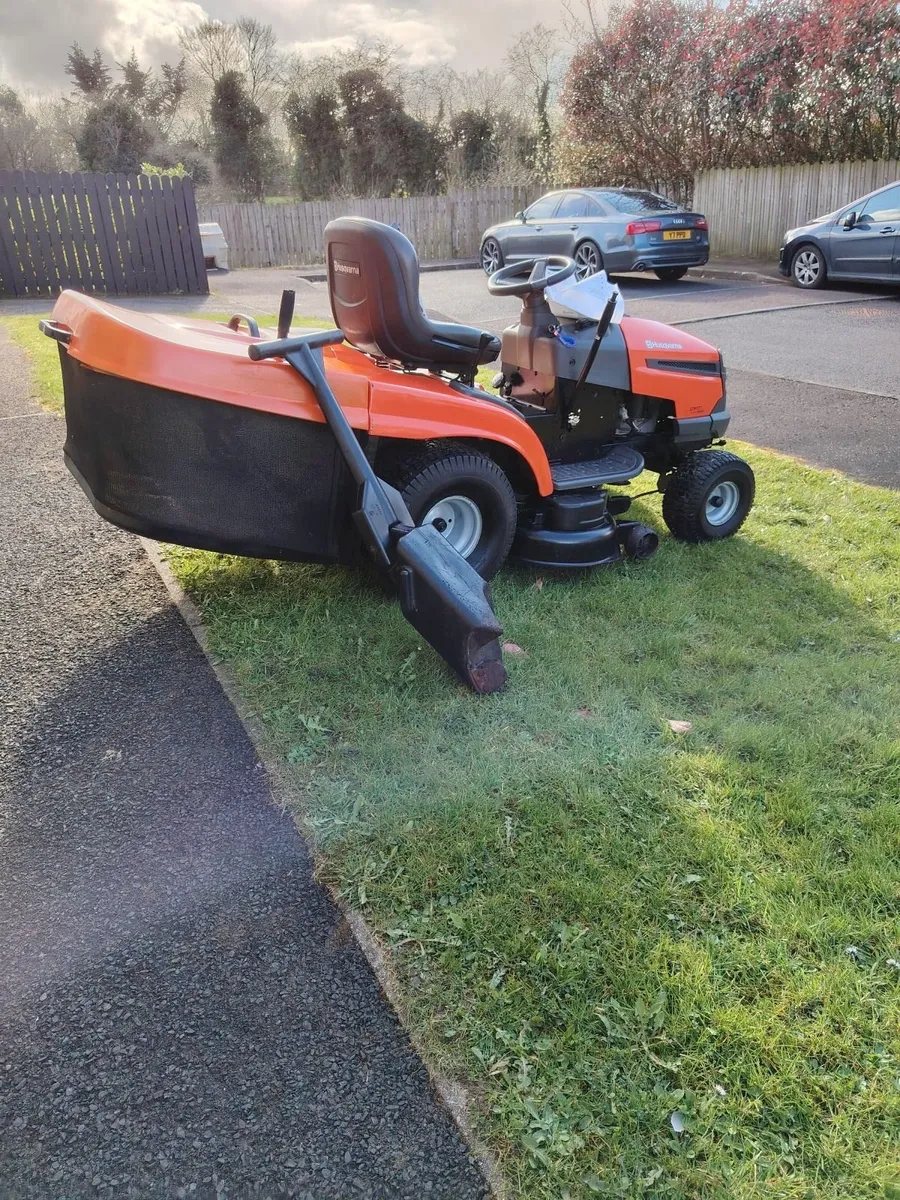 Husqvarna ride on lawnmower - Image 4