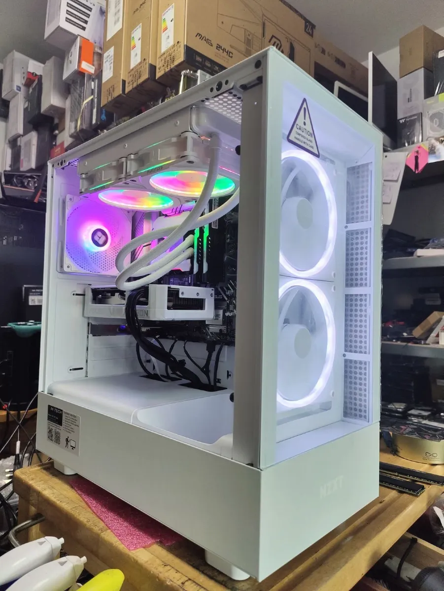 High Performance White Gaming PC  i7/64GB RAM/Rade - Image 1