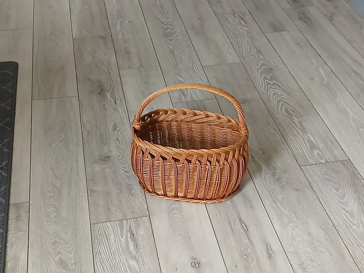 1930's wicker basket - Image 1