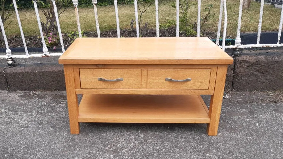Oak coffee table - Image 1