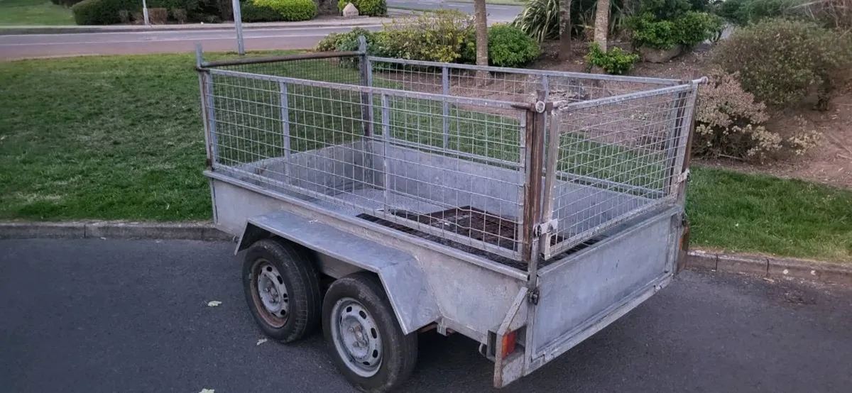 8ft by 4ft2 galvanised Trailer with checker floor - Image 4