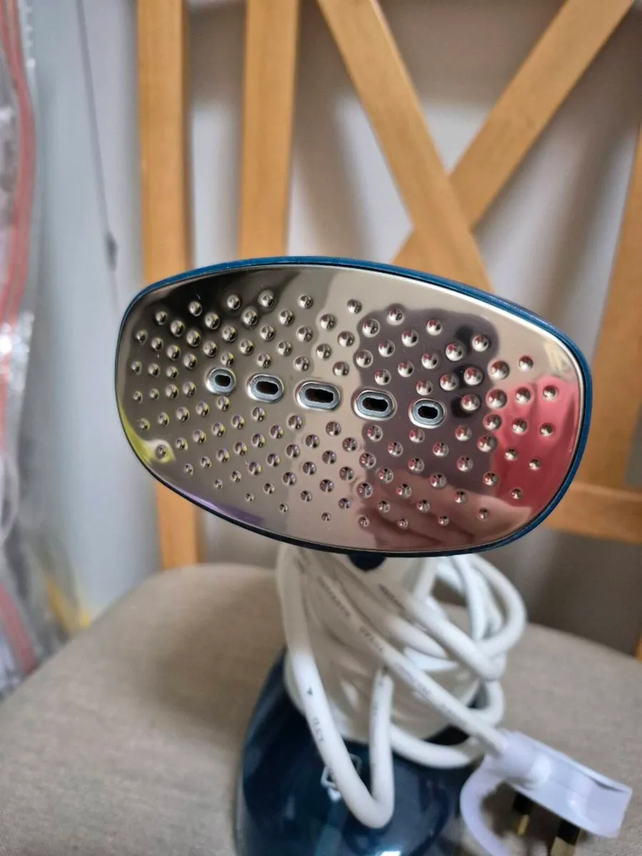 Clothes steamer - Image 2