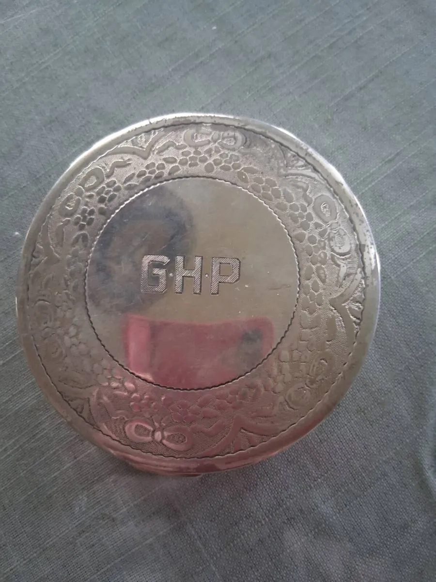 Large silver powder compact - Image 1