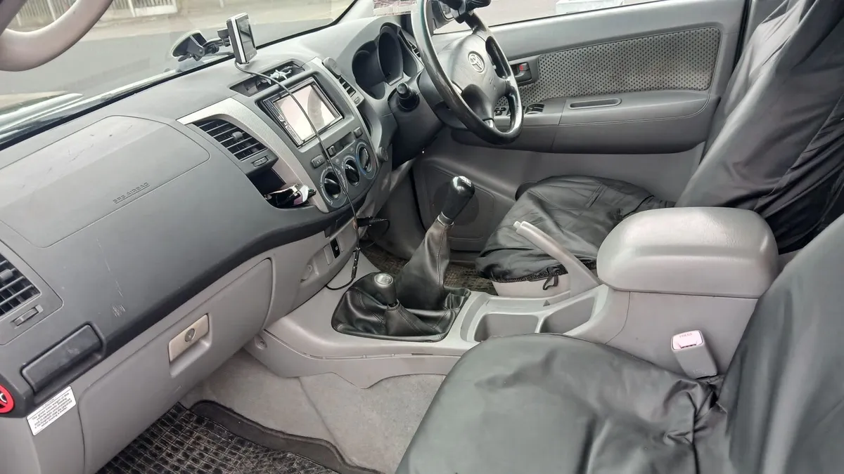 Toyota Hilux 2007 - Image 3