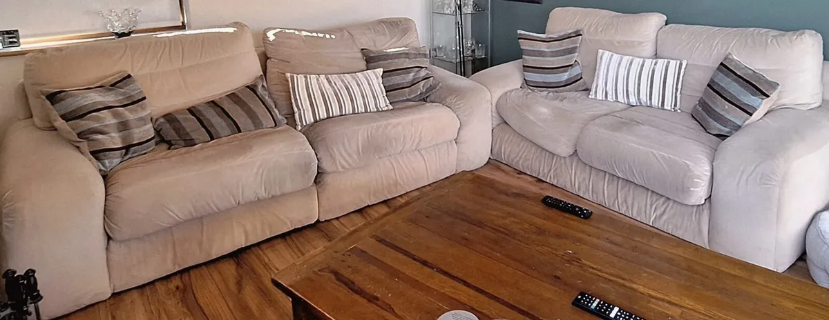 Sofa suite - Image 1