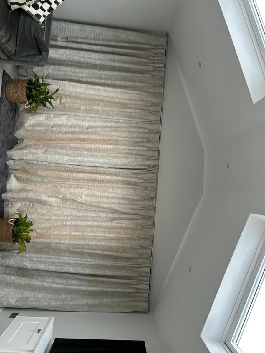 Brand new curtains - Image 4