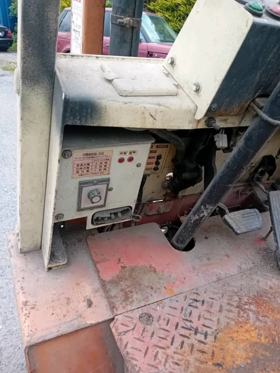 Forklift - Image 2