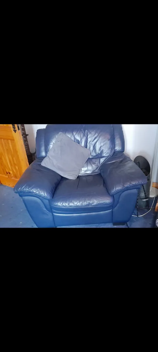 Leather suite..FREE - Image 2