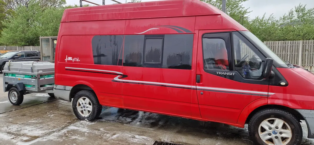 Campervan Red Transit 5 seater 2.2 diesel 2007 - Image 2