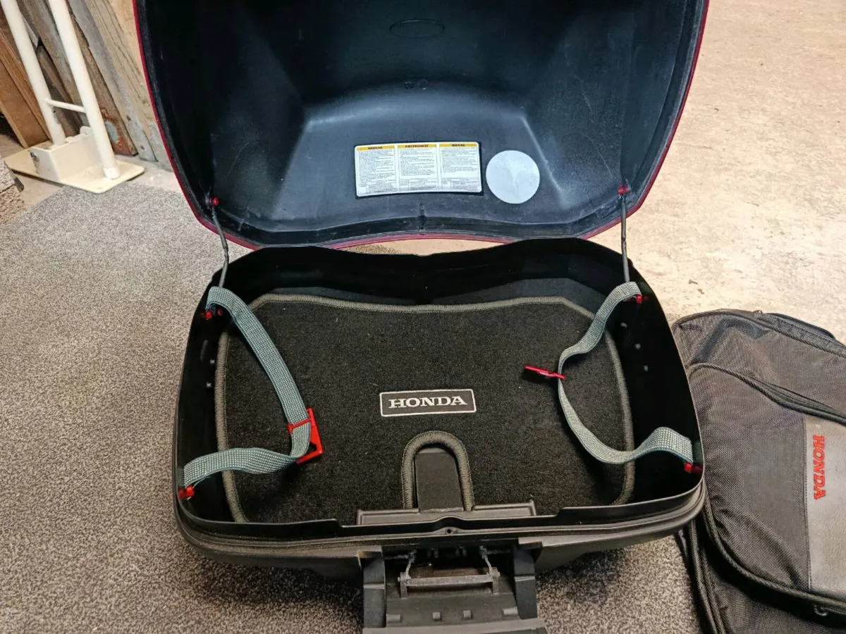 Genuine Honda pan European top box - Image 4