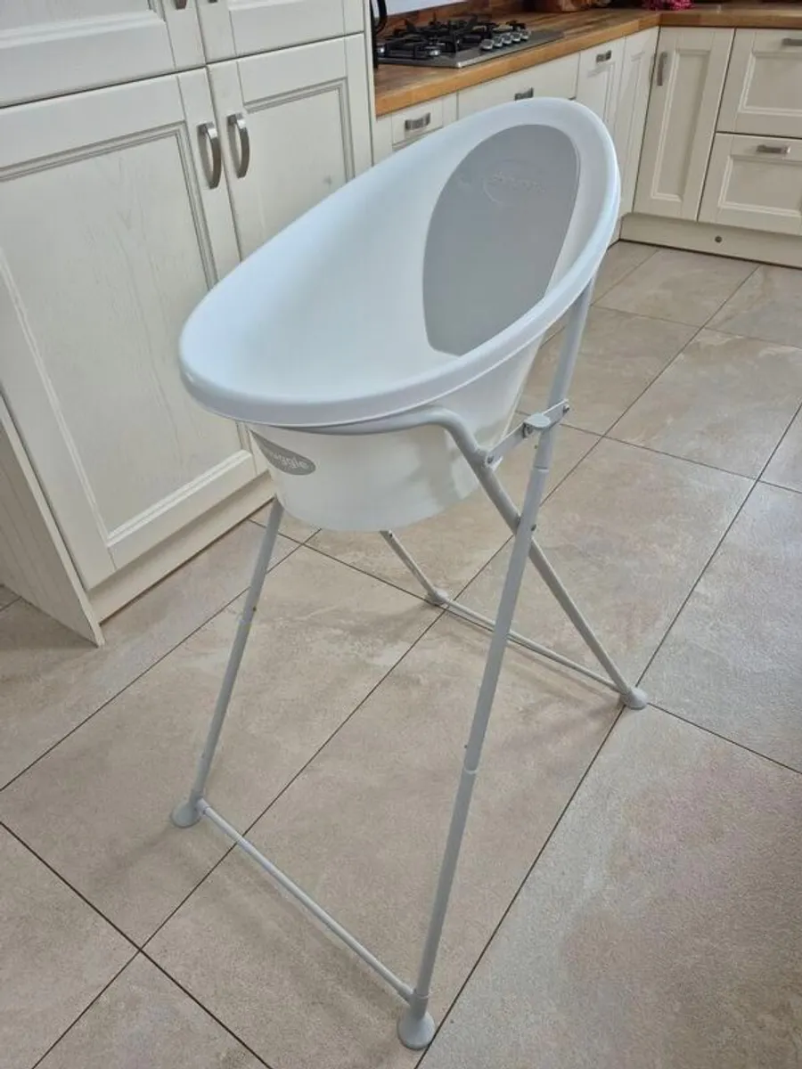 Shnuggle bath seat and stand - Image 1