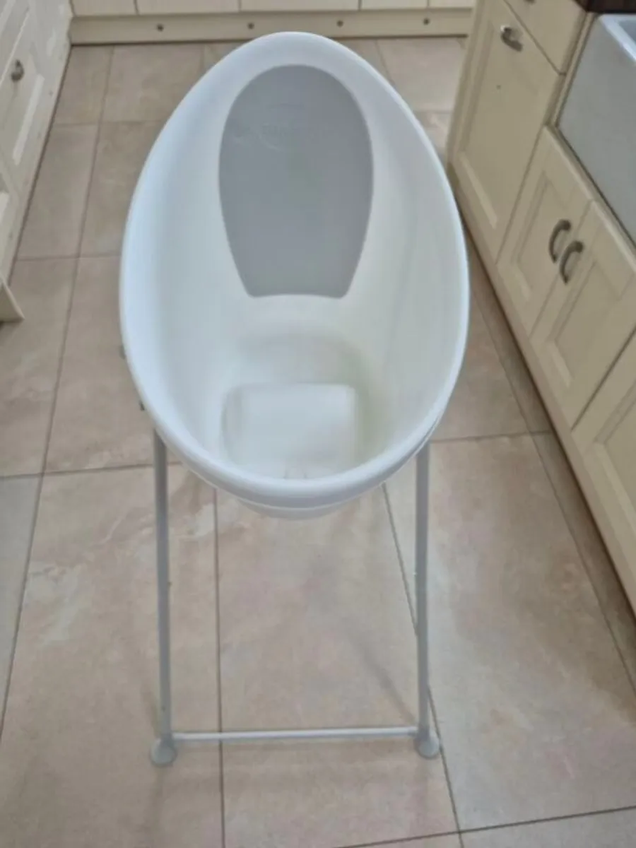 Shnuggle bath seat and stand - Image 2