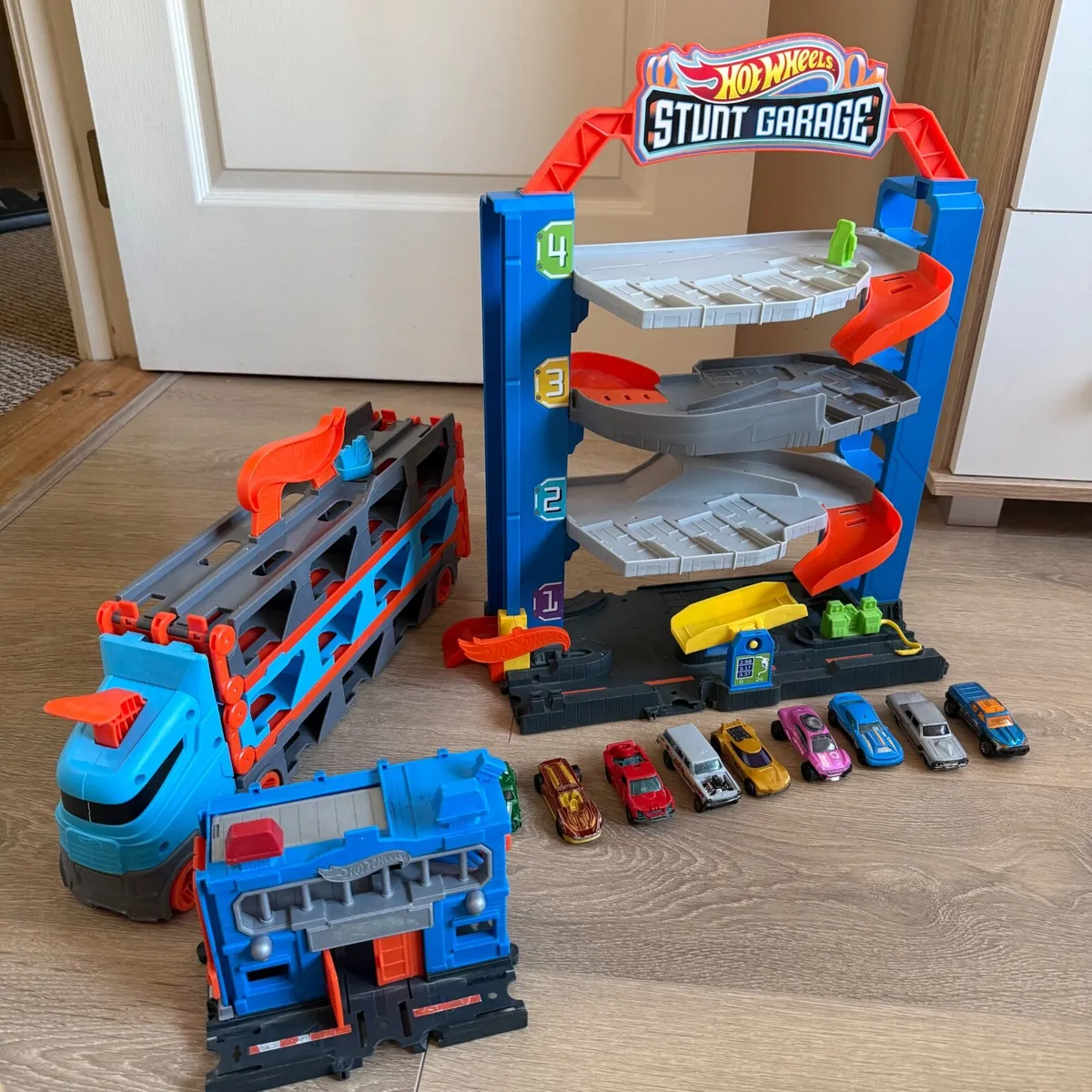 Toys Hot Wheels Garage set - Image 1