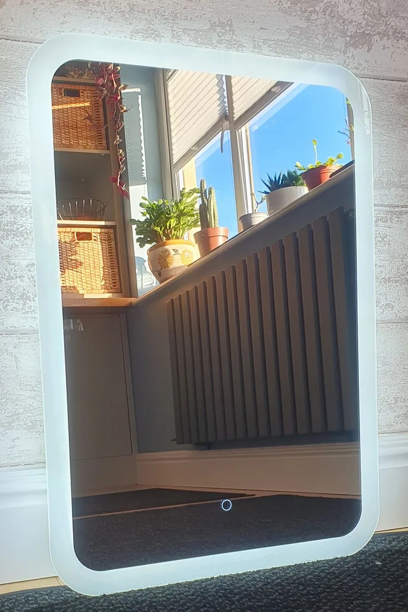 LED Bathroom Mirror Antifog Demister 50x70cm - Image 2
