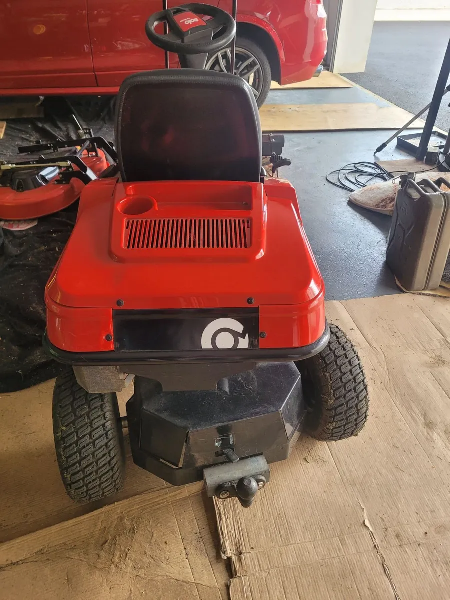 Lawnmower with mechanical brush - Image 3