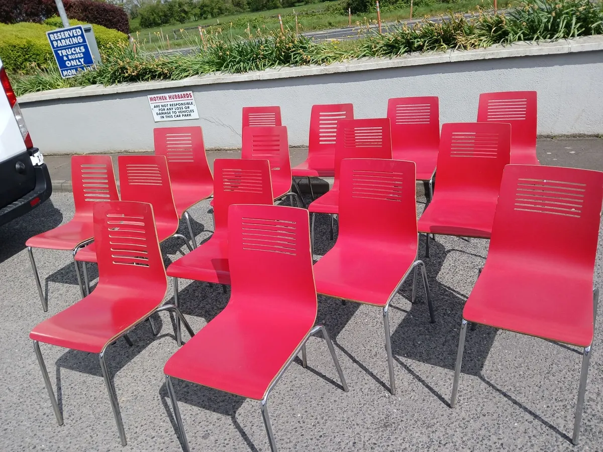 Chairs lot of (50)...in red ...x cafe chairs 💺 de - Image 4
