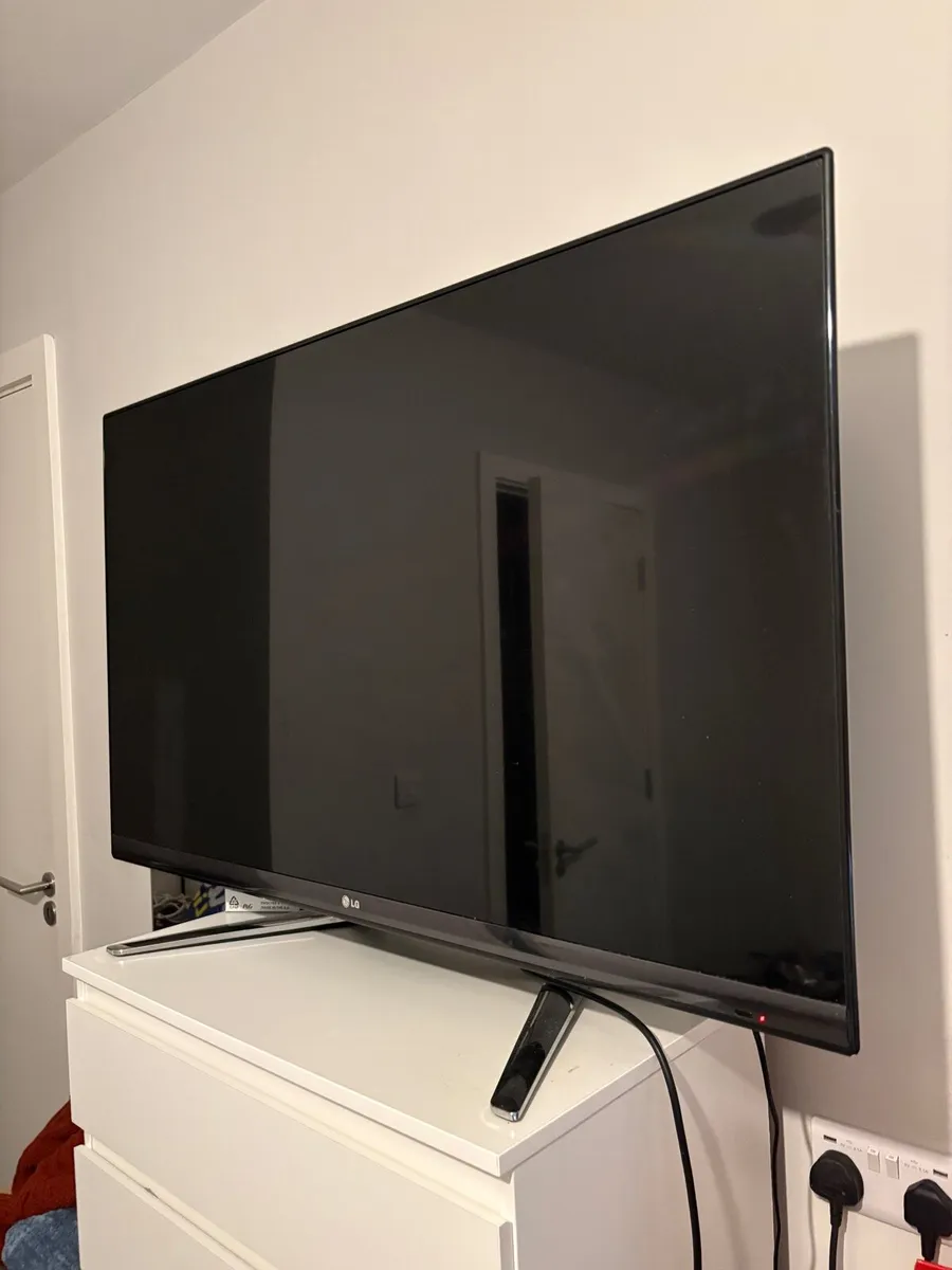 LG 47” TV – Fully Working - Image 2