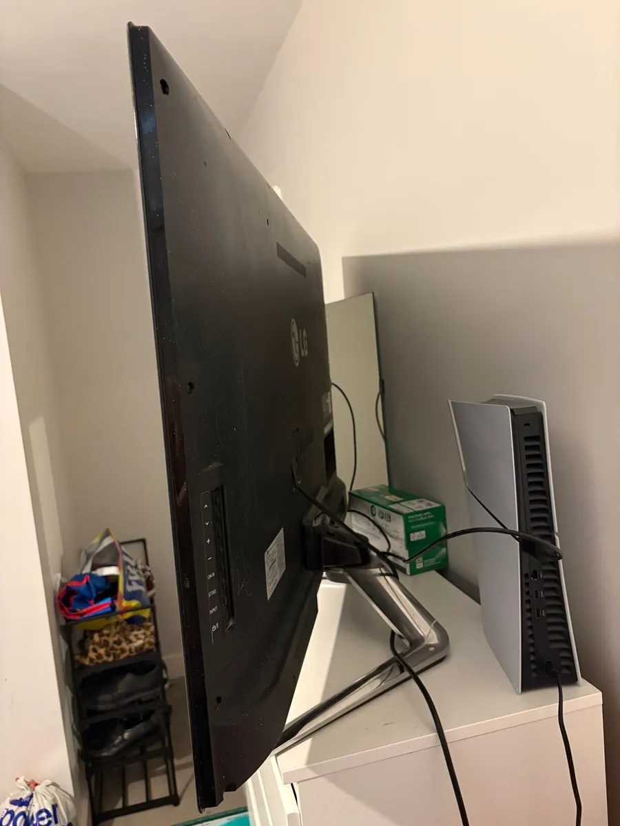 LG 47” TV – Fully Working - Image 3