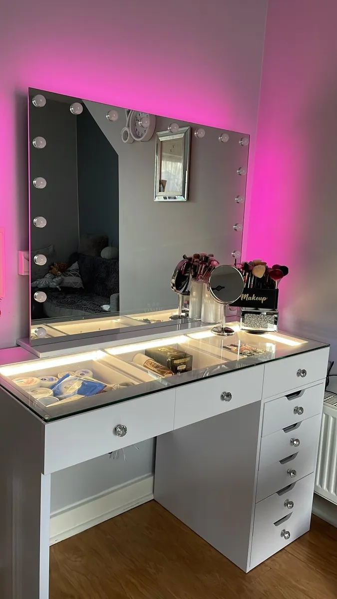 Vanity table with mirror and chair - Image 2