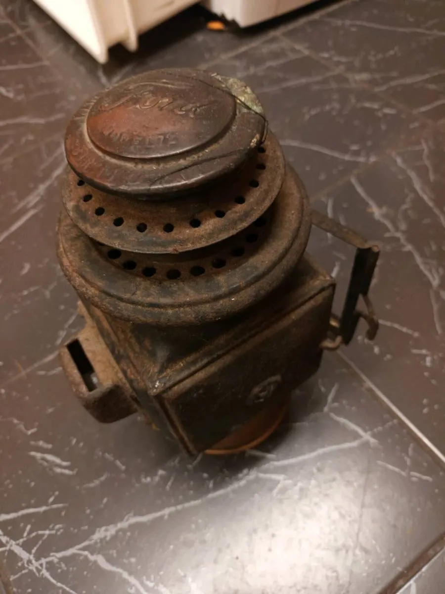 Veteran Car Sidelamp - Image 1