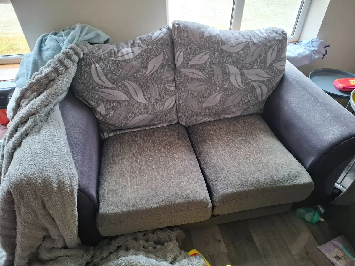 Suite of furniture - Image 2