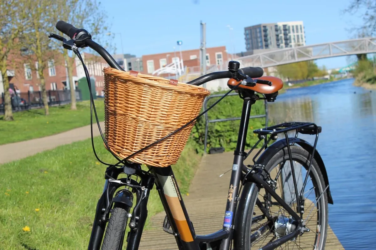 Ladies City Bike Lapierre 400 Bike 7 Speed +Wicker - Image 1