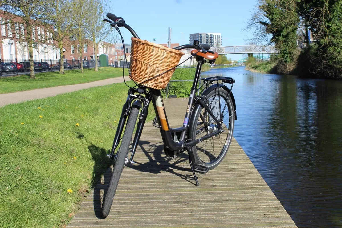 Ladies City Bike Lapierre 400 Bike 7 Speed +Wicker - Image 3