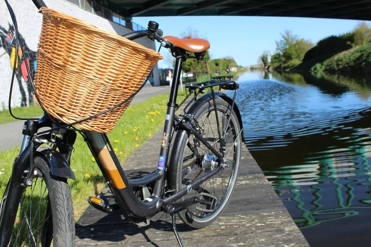 Ladies City Bike Lapierre 400 Bike 7 Speed +Wicker - Image 4