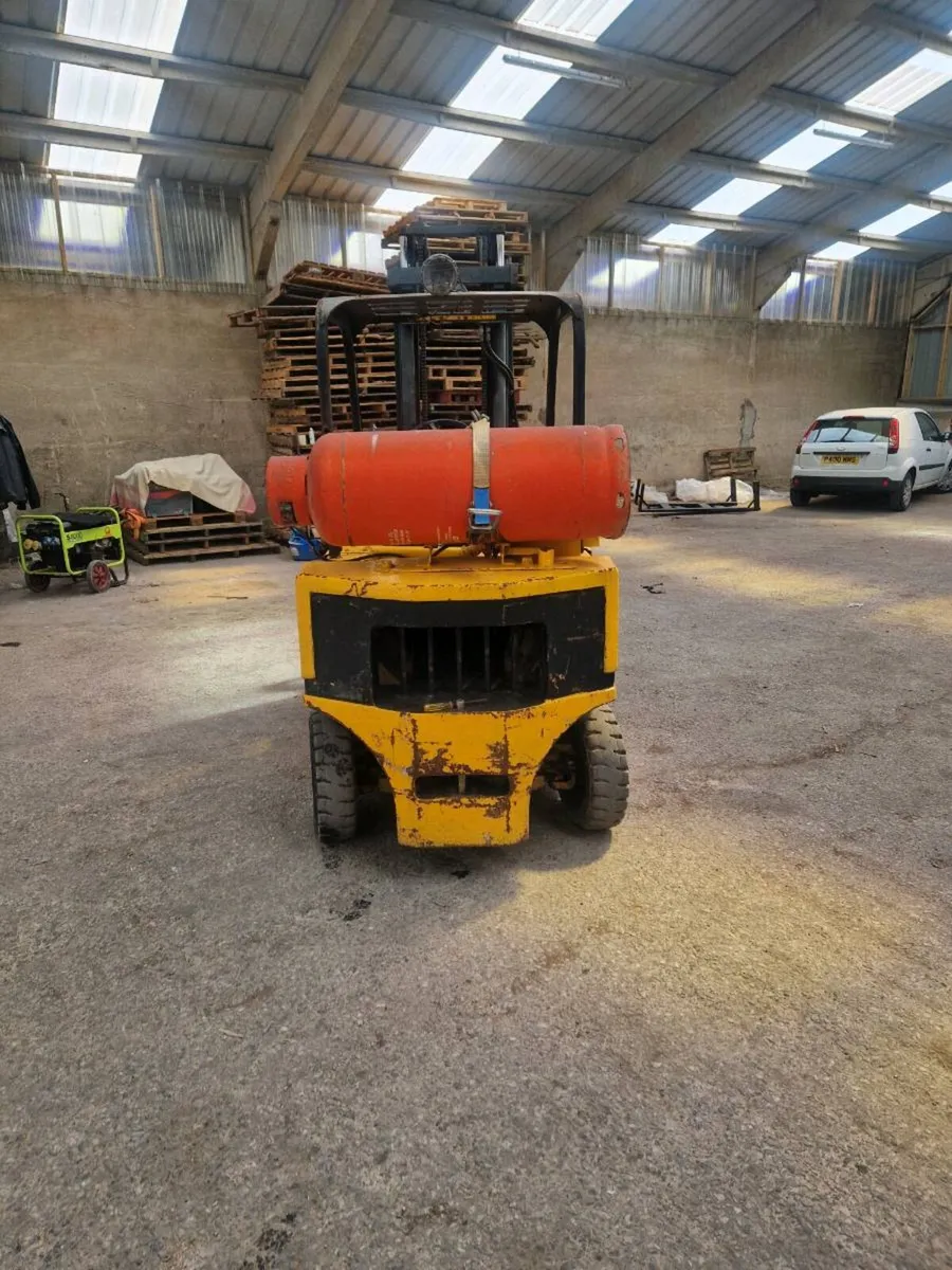 FORKLIFTS - Image 2