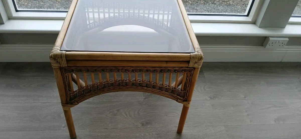 Cane wicker Coffee table with removable glass top - Image 2