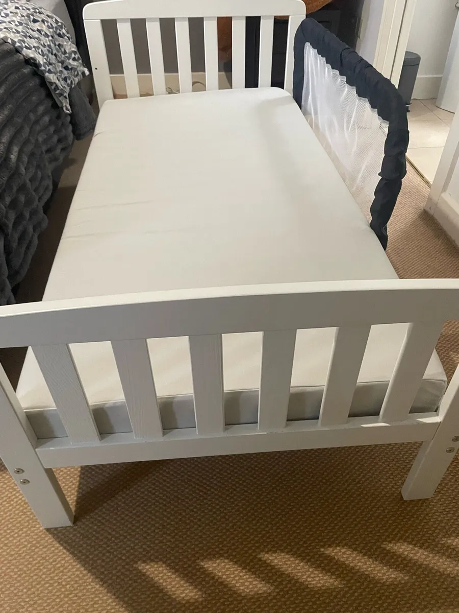 Bed for toddlers with mattress - Image 1