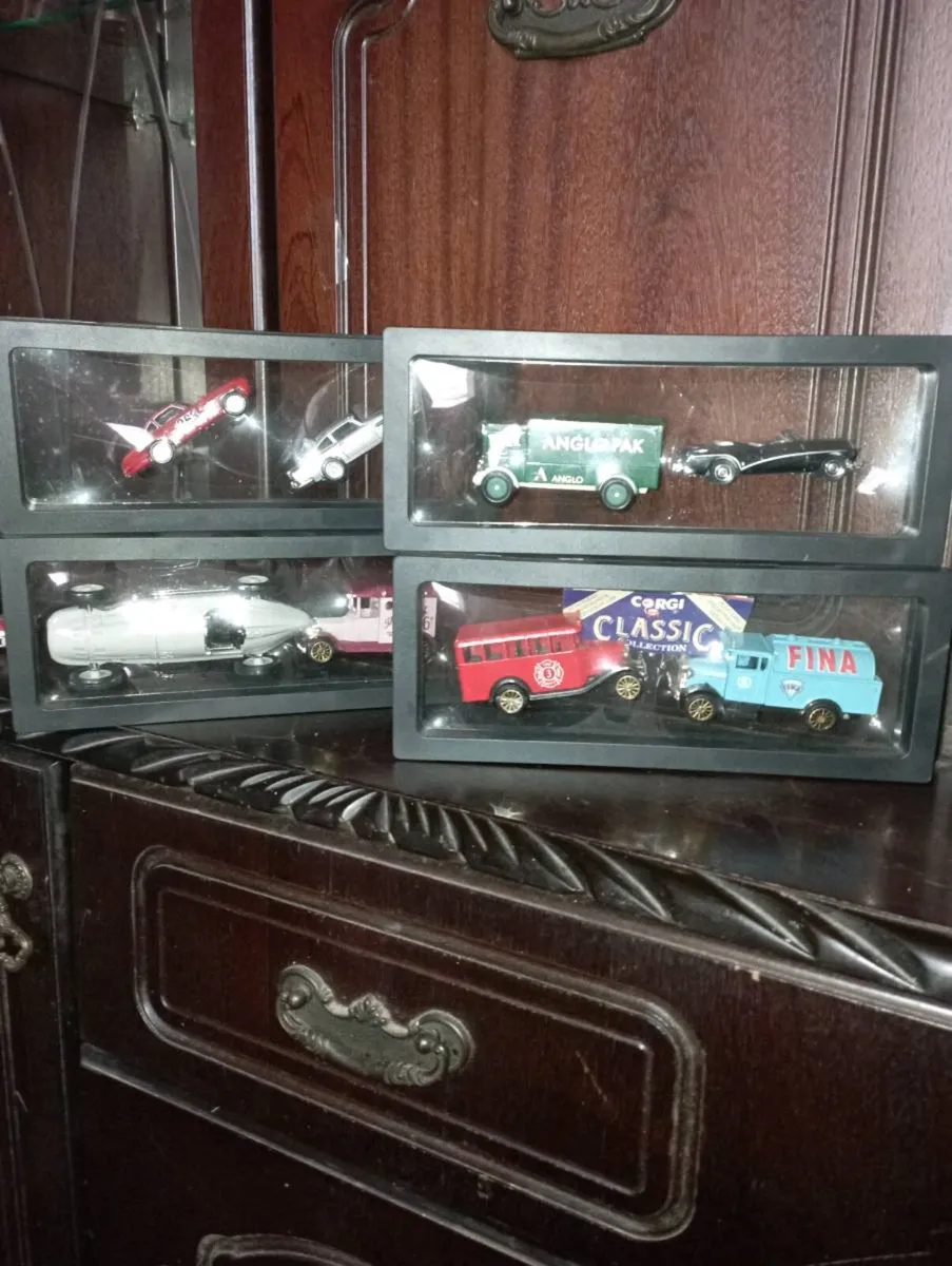 8 VINTAGE RARE CORGI CLASSIC DIE--CAST MODLE CARS. - Image 1