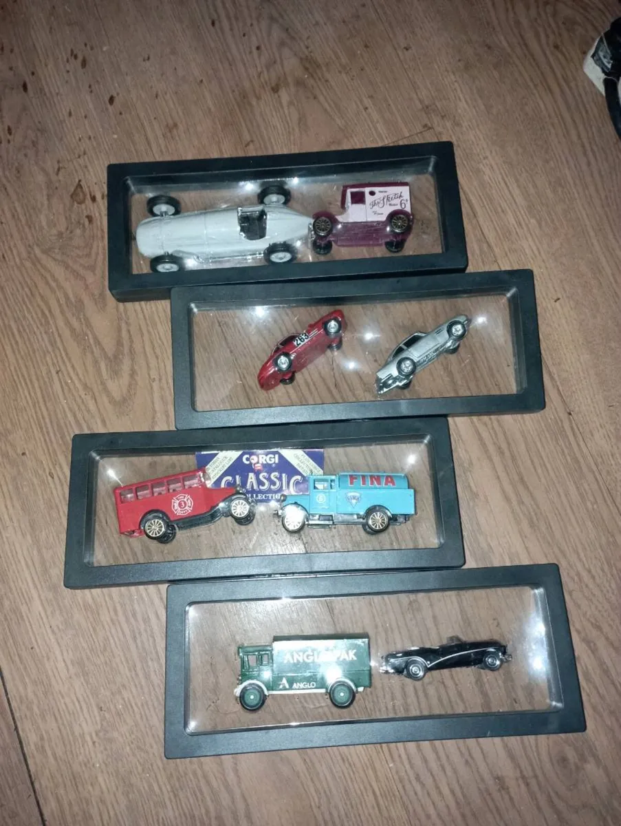 8 VINTAGE RARE CORGI CLASSIC DIE--CAST MODLE CARS. - Image 2