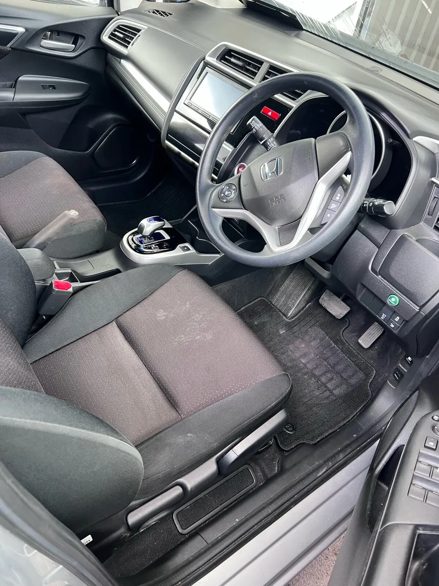 Honda fit 2015 - Image 2
