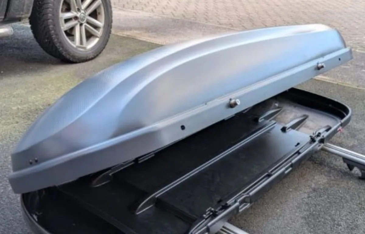 Roofbox 340L Kamei Delphin with cover for storage - Image 1