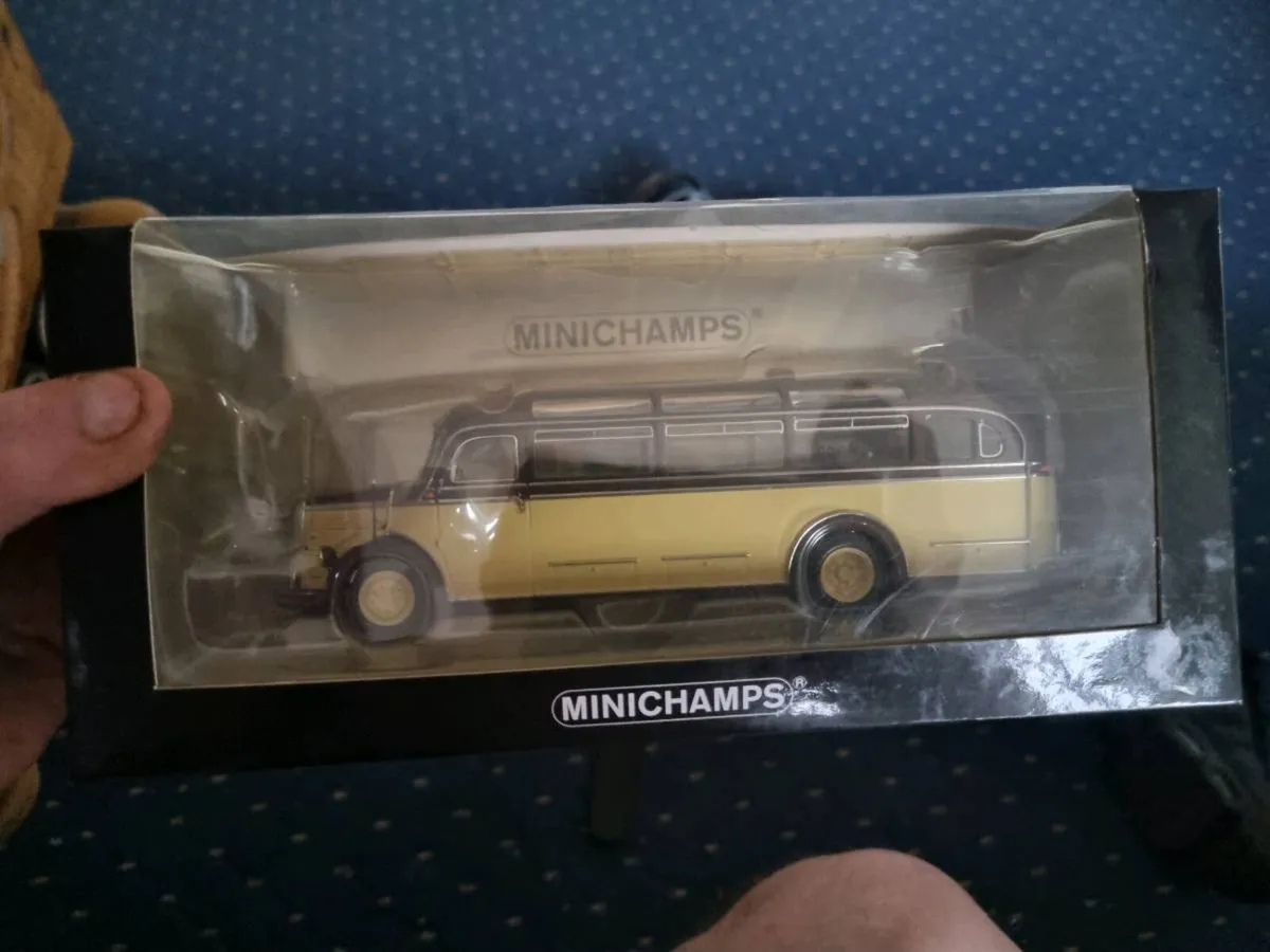 Collection of vintage toys - Image 1